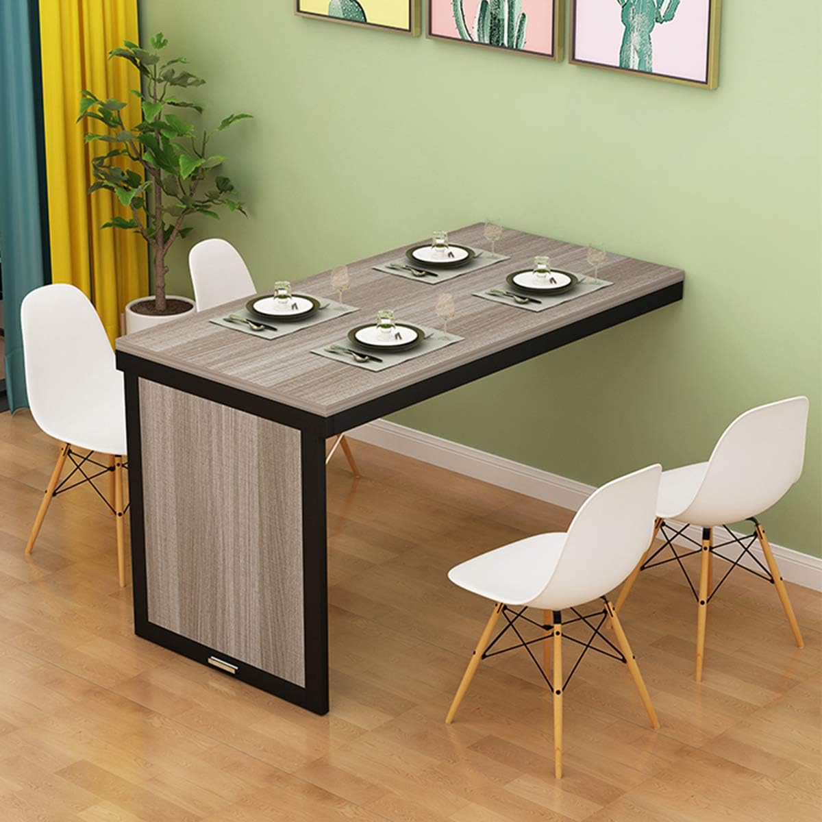 La chaise comprend un format compact avec une structure pliante